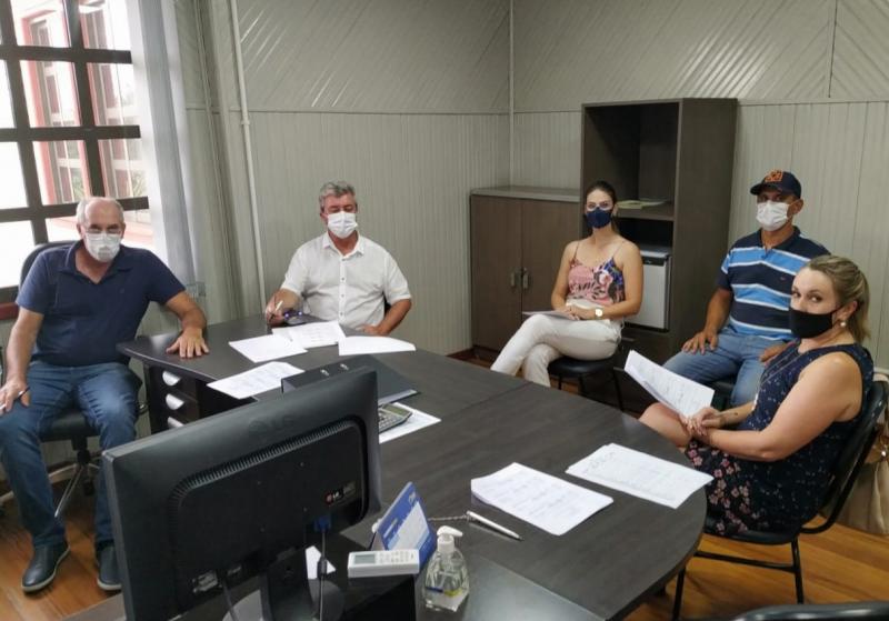 Representantes da Prefeitura explicam à Comissão de Finanças projeto que extingue e altera n° de vagas no Executivo Municipal